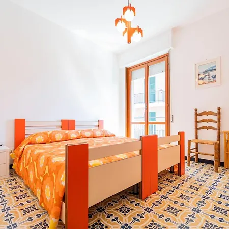 194 - A Casa Di Andrea, Cavi Di A 80metri Dal Mare - Parcheggio Privato Solo Per Auto Di Dimensioni Ridotte O Moto Apartamento