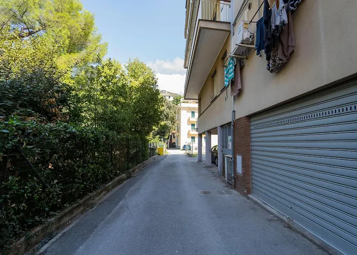 194 - A Casa Di Andrea, Cavi Di A 80metri Dal Mare - Parcheggio Privato Solo Per Auto Di Dimensioni Ridotte O Moto Apartmán *